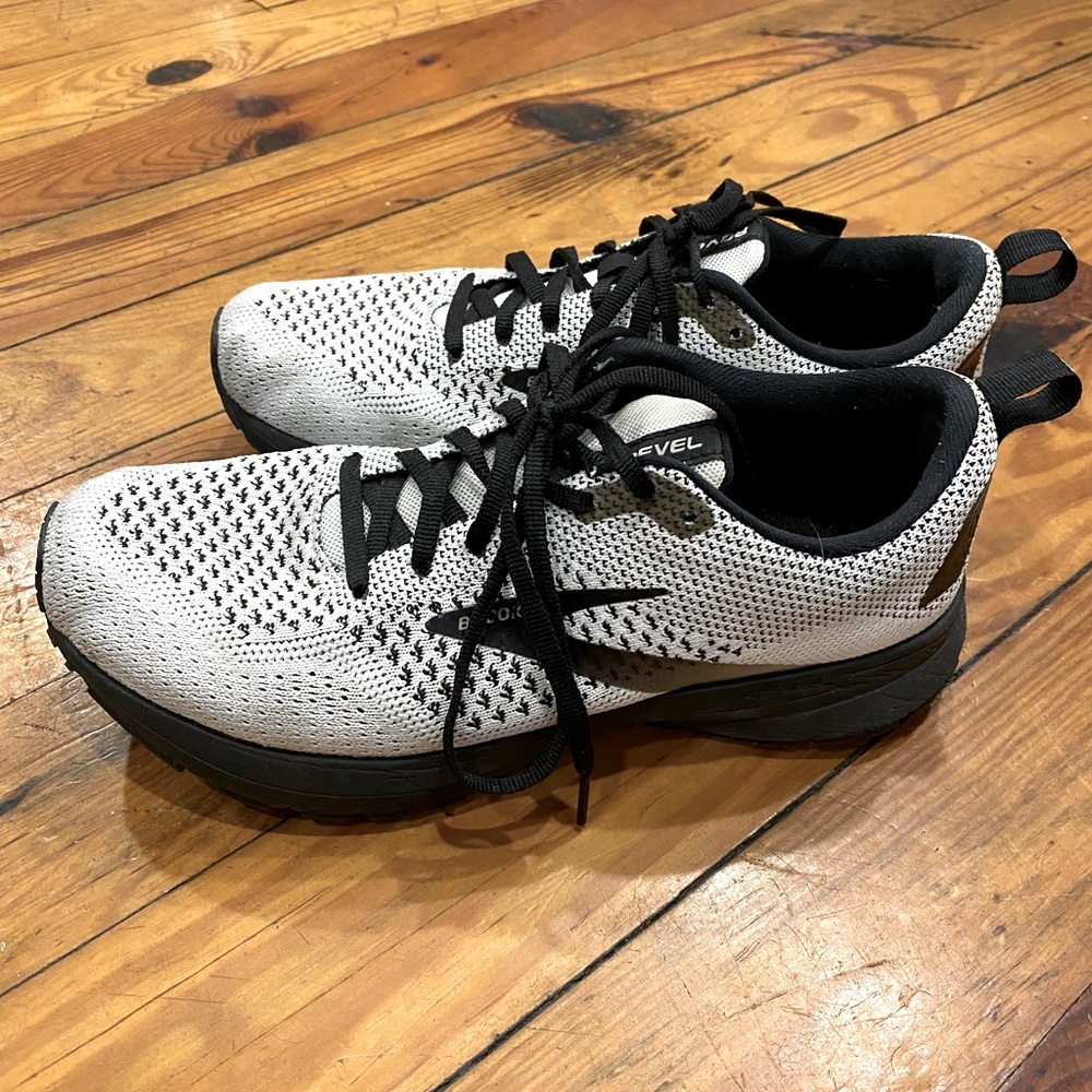 Brooks Revel 4, size 8M